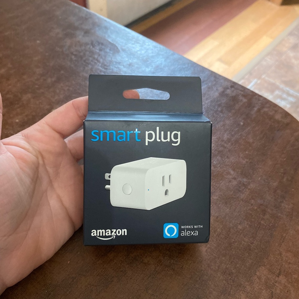 Amazon Smart Plug - Sleek White Design